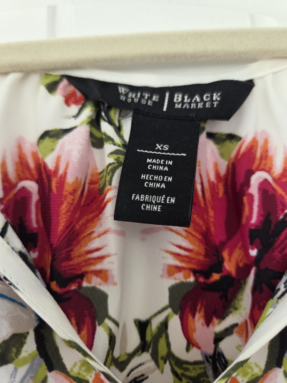 White House Black Market White Tunic with Red, Green & Blue Floral Print - Picture 4 of 4